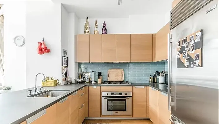 Rented by R New York | media 33