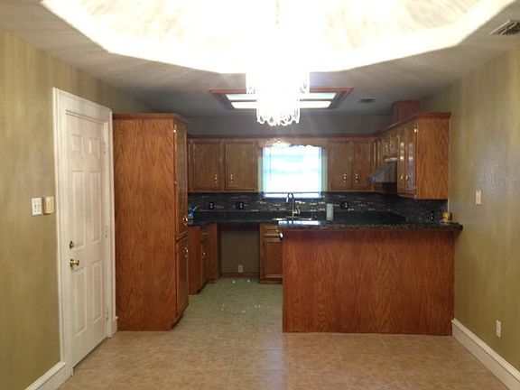 3rd image of 1800 S Lincoln Ave