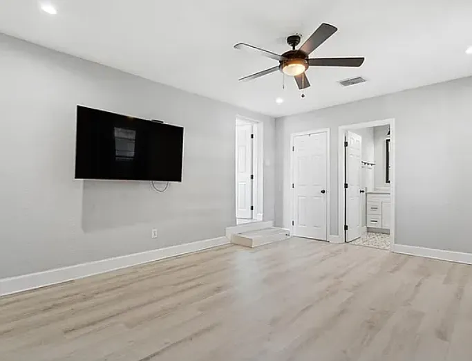 715 W Harlan St — Photo 11