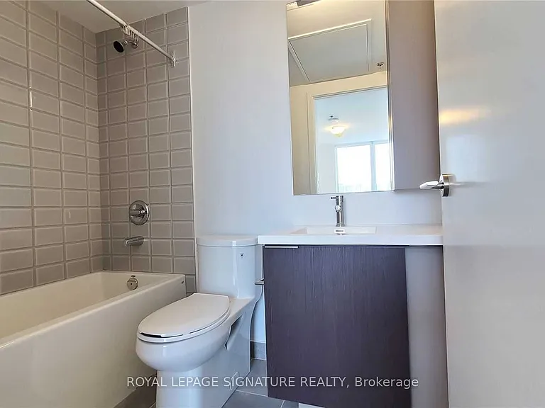 203 College St #1108 — Photo 8