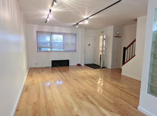 15042 Booth Memorial Ave, Flushing, NY 11355