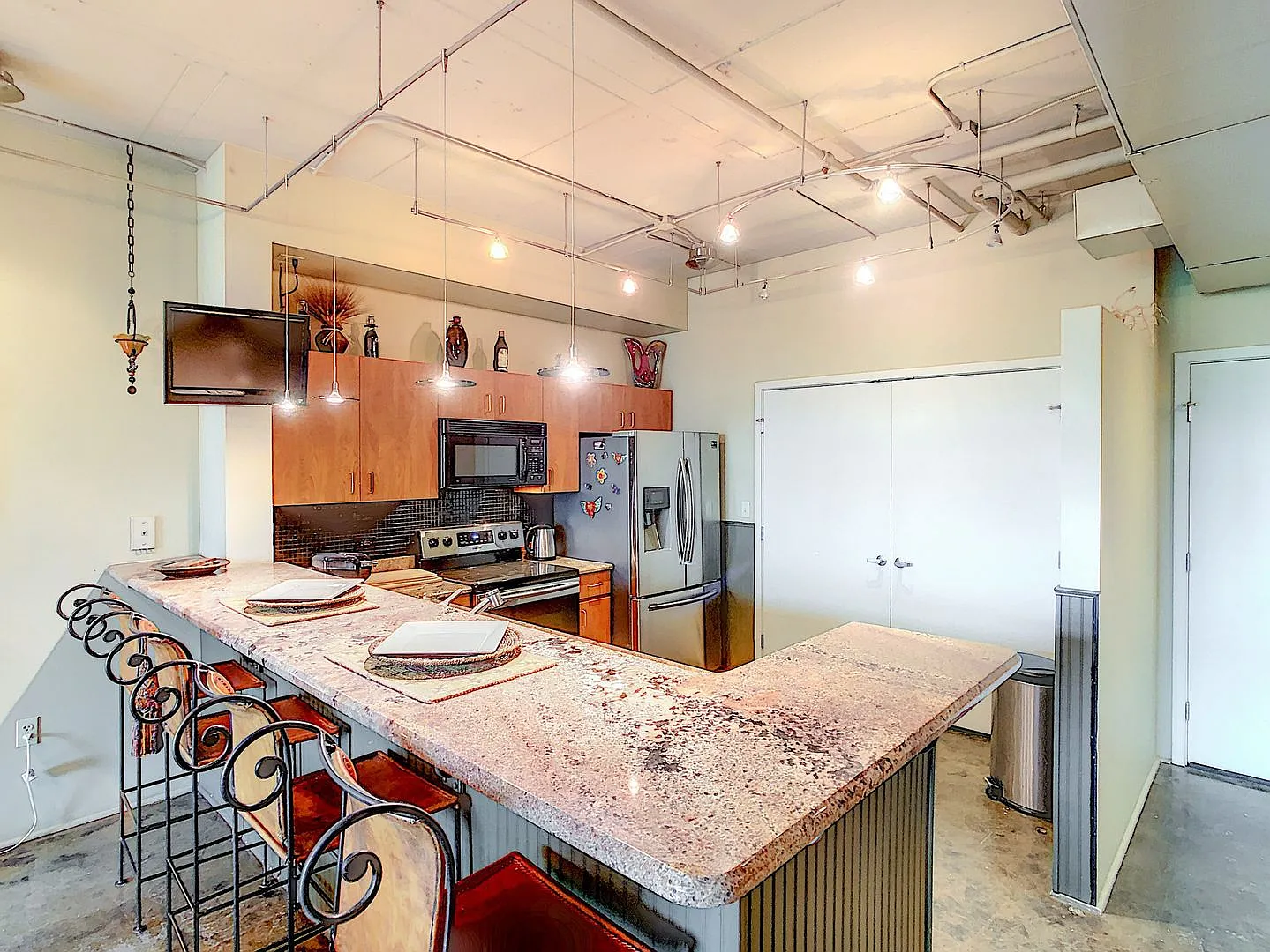 Stunning 4 Bedroom Multi-Level Loft Condo at Thornton Park Central! — Photo 2