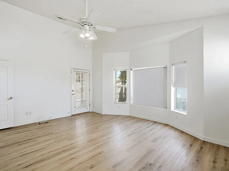 10860 N 118th Way — Photo 21
