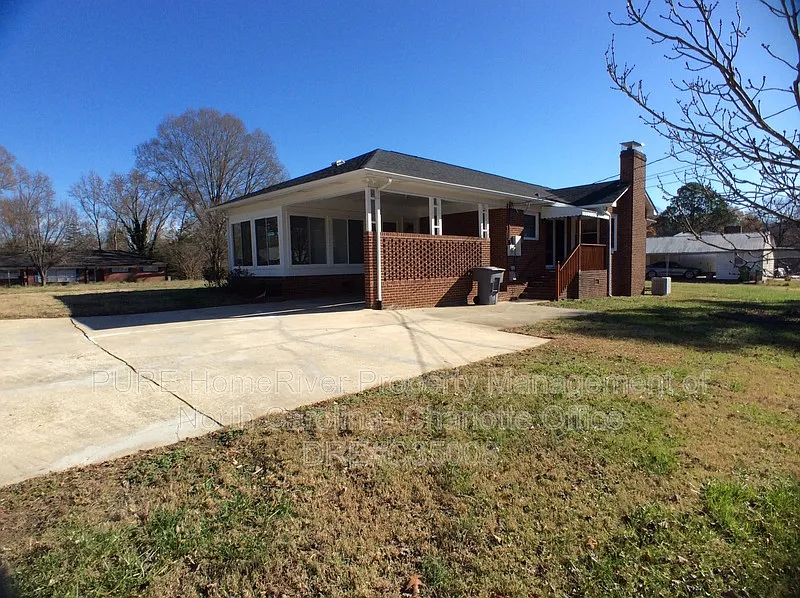 3 bed, 2.0 bath, 1481 sqft, $1,649 — Photo 3