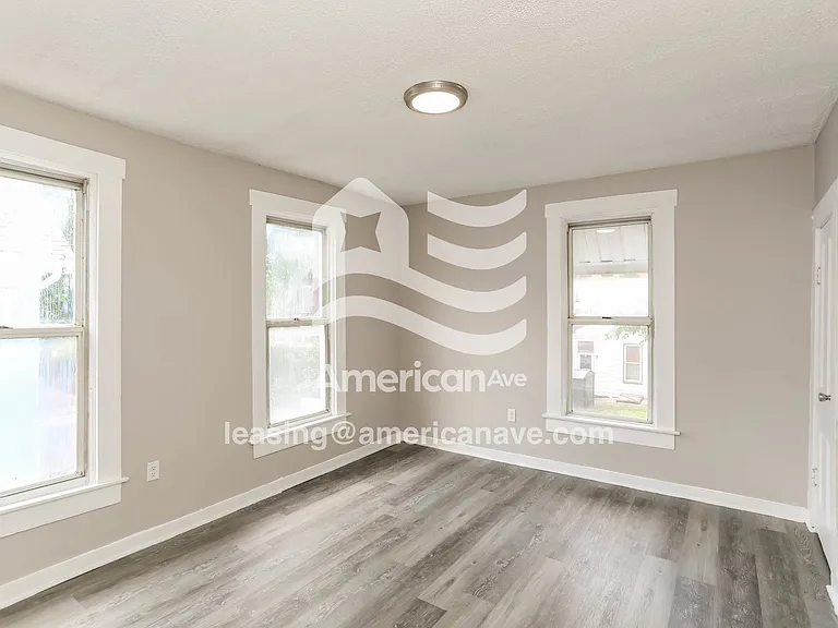 1114153_010_bedroom_10.jpg