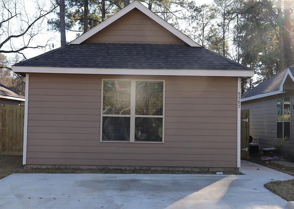 1st image of 9597 Darkwood St
