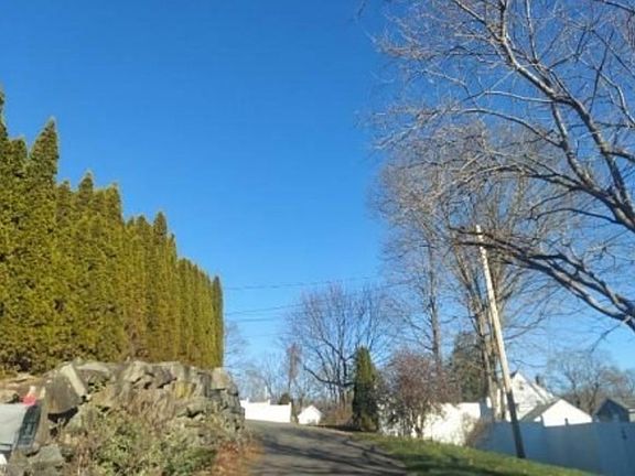 Exterior Neighborhood (street photo)