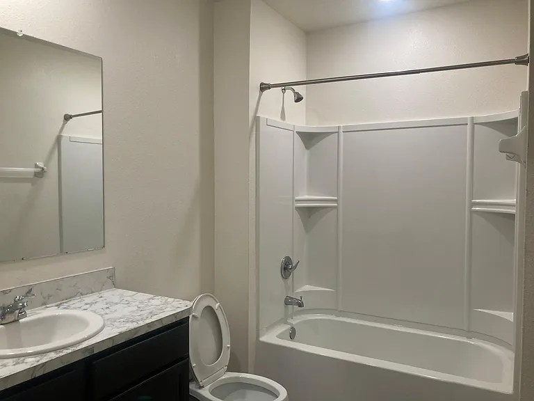 560 Sorrento Dr — Photo 3