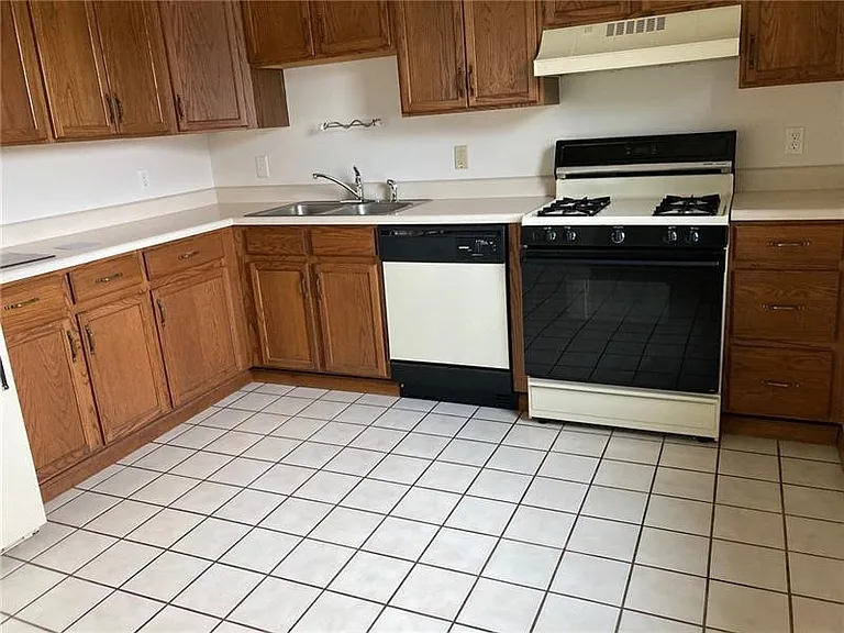 102 Park Dr #B — Photo 5