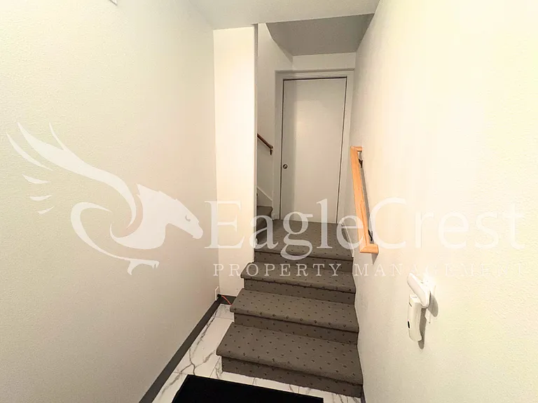 1211 Yellowhawk Way #B — Photo 6
