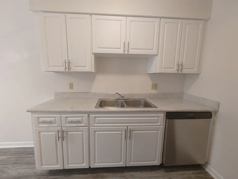 2318 SW 39th Dr — Photo 2