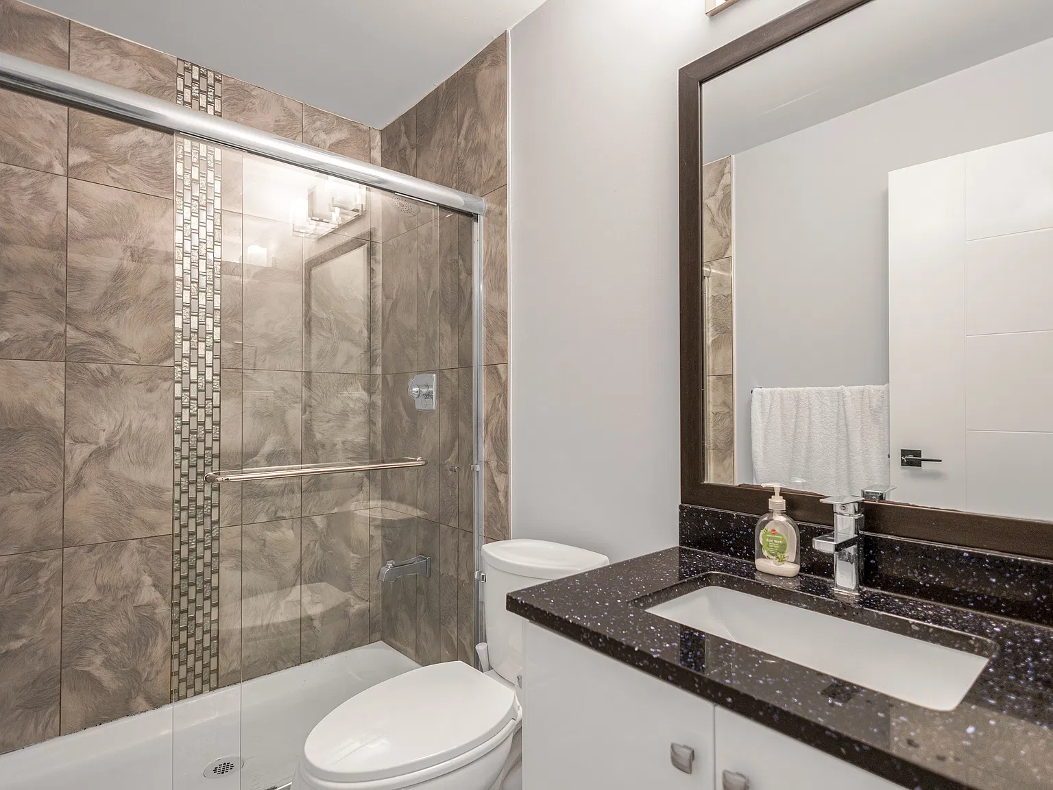 1 bed, 400 sqft, $1,300 — Photo 3