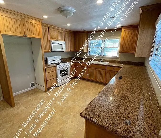 13589 River Rd — Photo 5