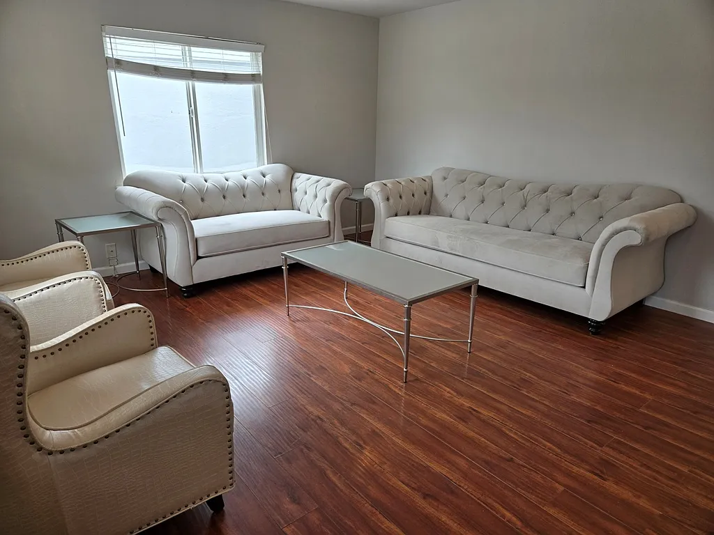 2 bed, 850 sqft, $2,750 — Photo 2