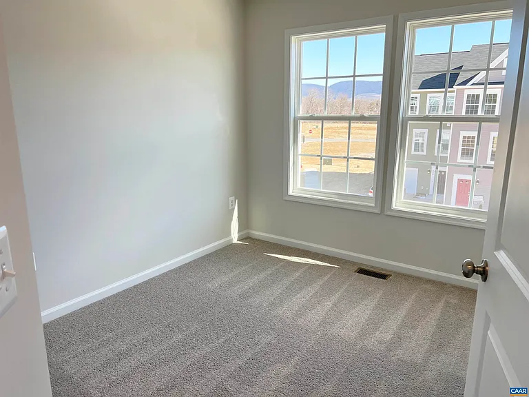 325 Willowshire Ct — Photo 16