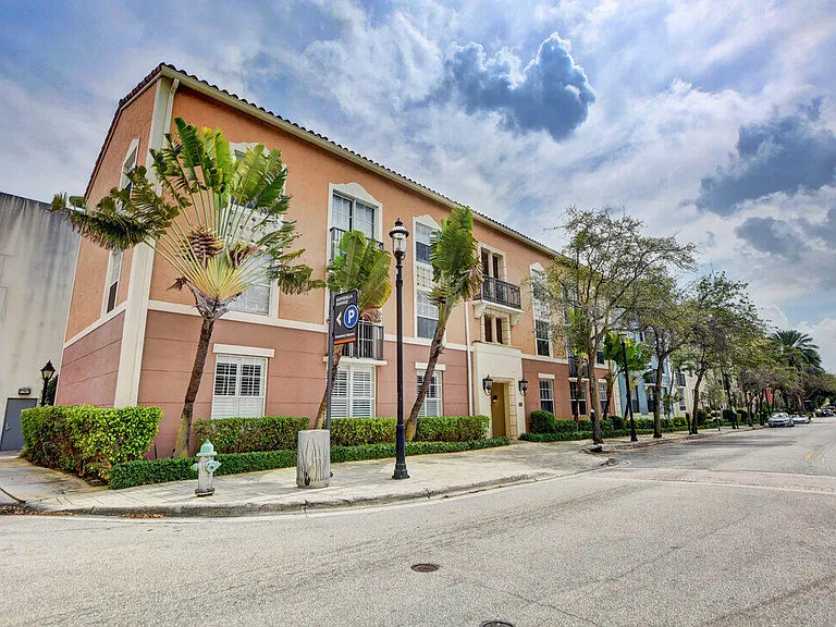 580 Sapodilla Ave #105 — Photo 23