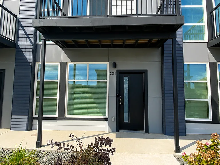 200 Canyon Pkwy — Photo 1