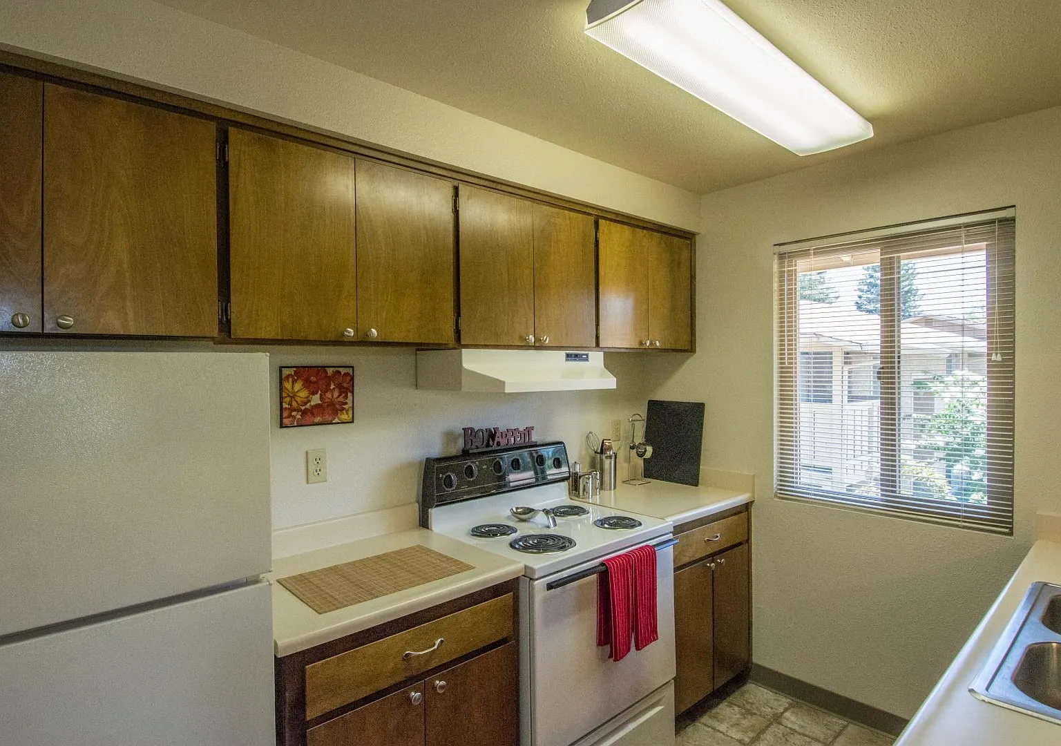 Ceres Plaza Apartments — Photo 3