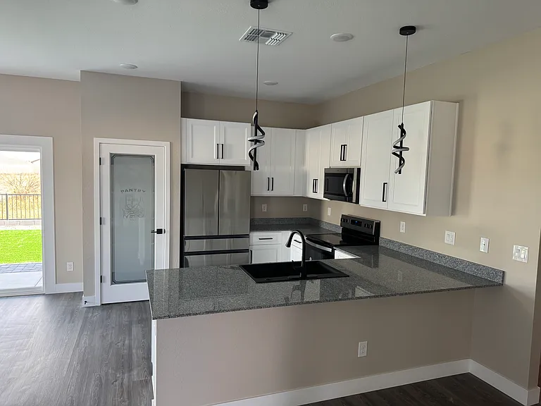 925 Jubal Ln — Photo 9
