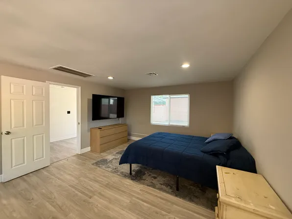 1122 S 10th St #1, Las Vegas, NV 89104