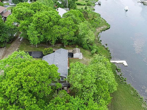 4th image of 171 Edgewater Dr W