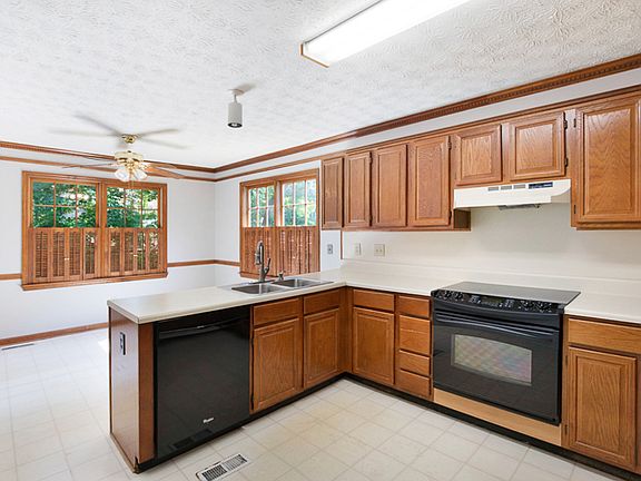 2nd image of 4118 Tanbark Dr NE