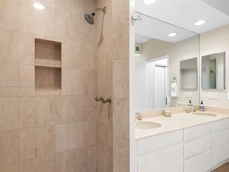 705 Crandon Blvd #405 — Photo 21