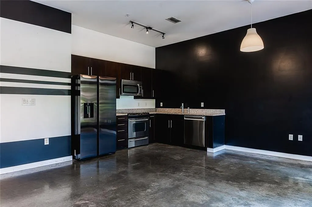 1 bed, 1.0 bath, 796 sqft, $1,795 — Photo 3