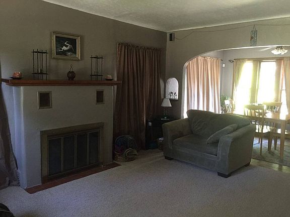 2nd image of 812 Blaine Ave
