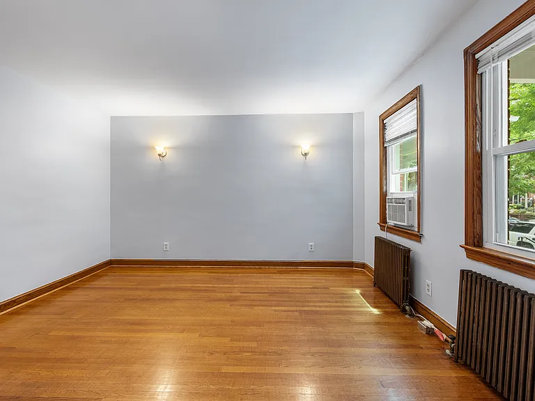 55 Farragut Pl NW #1 — Photo 5