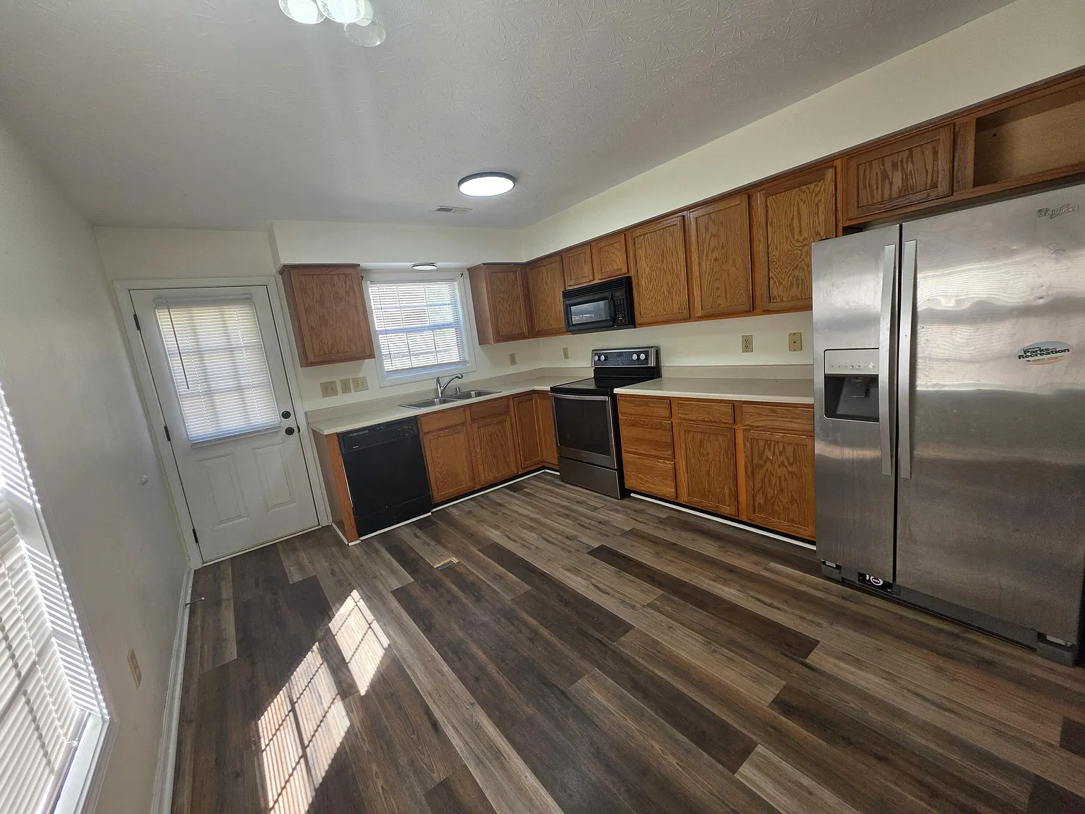 3 bed, 2.0 bath, 1156 sqft, $1,850 — Photo 3