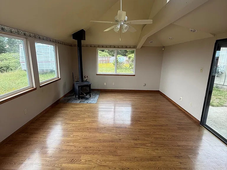 457 Los Santos Dr — Photo 6