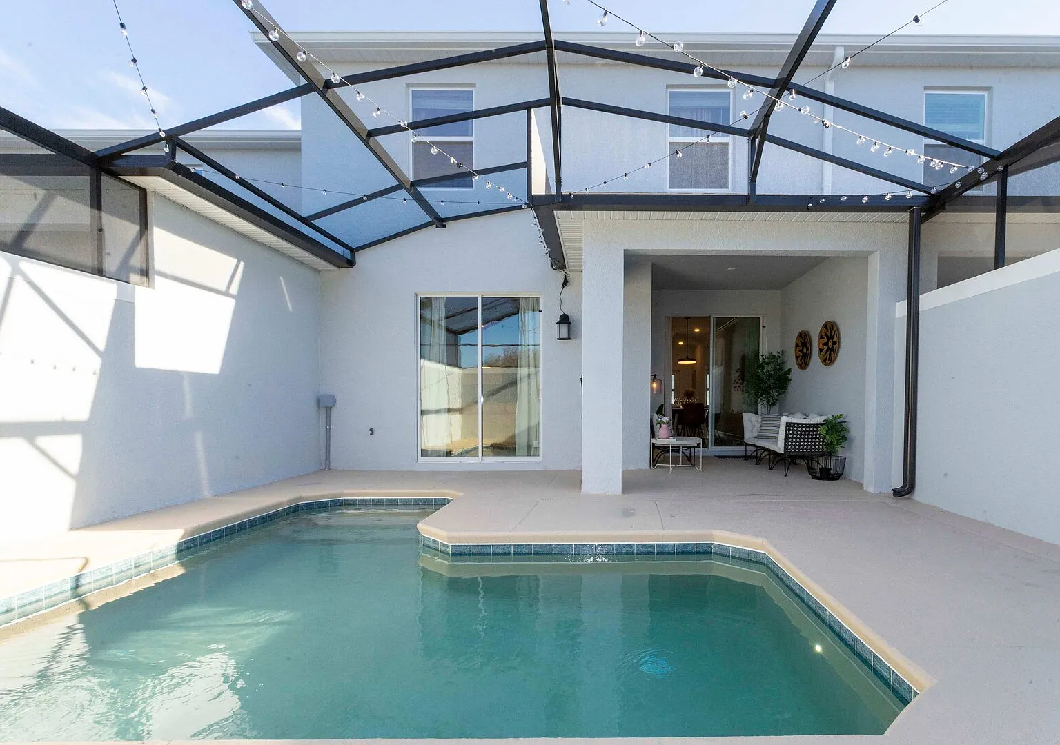 Stylish & Fun Retreat, Pool, Themed Rooms — Photo 2