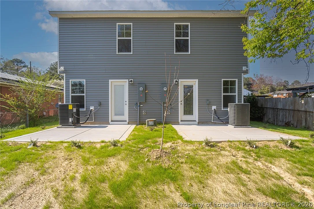 3 bed, 2.5 bath, 1527 sqft, $1,600 — Photo 2
