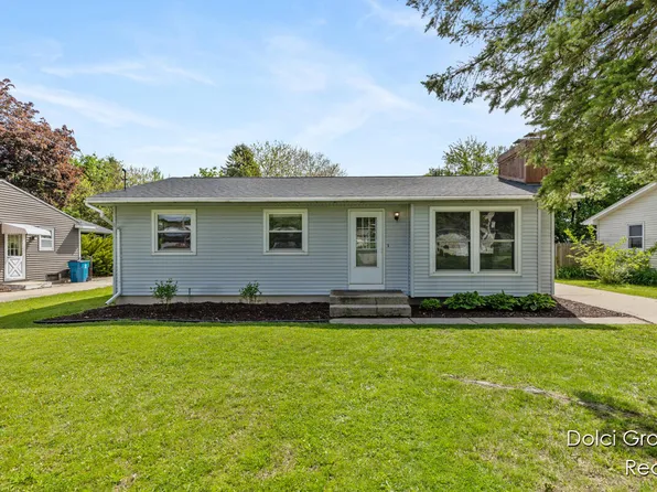 3214 Abington Dr NW, Grand Rapids, MI 49544