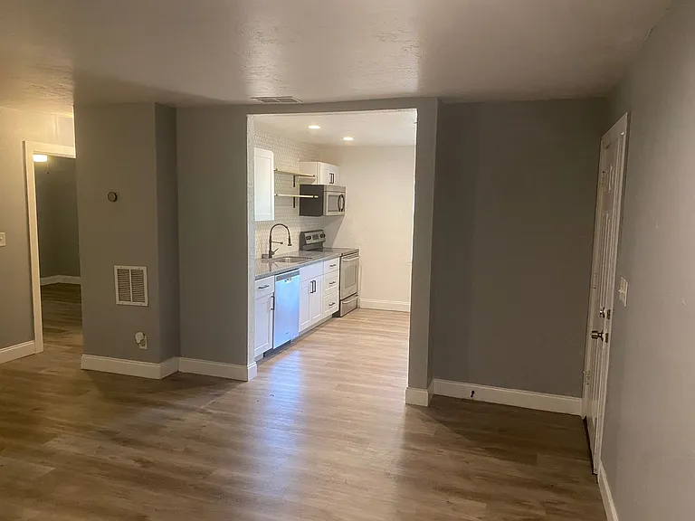 3160 E Riverside Dr — Photo 17
