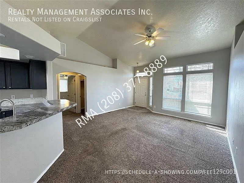 Charming 3 Bedroom home! — Photo 3