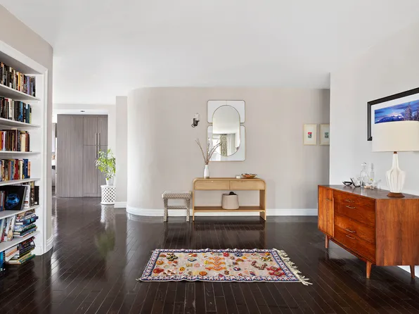 300 East 74th Street 23G image 2 of 14