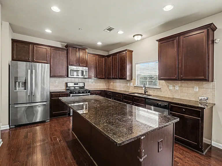 333 Summit Village Dr — Photo 25