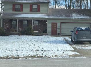 8061 Aquadale Dr, Youngstown, OH 44512
