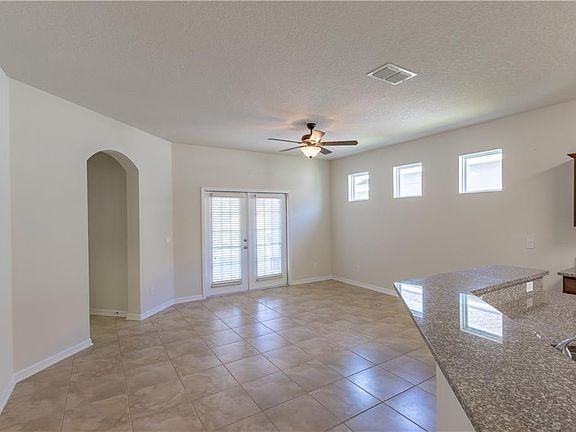5th image of 805 Dolphin Cay Way