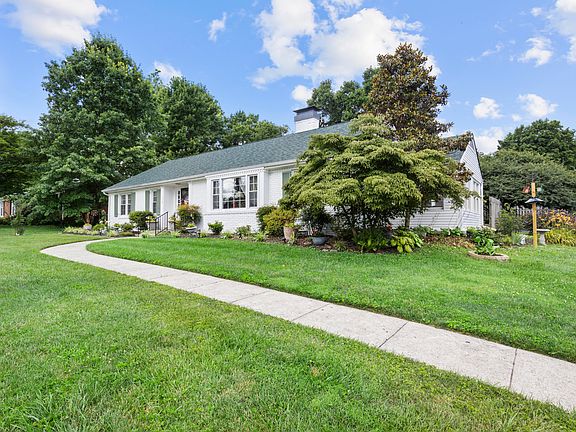 3rd image of 138 Country Ln