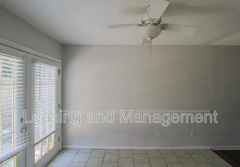 1423 Ashley River Rd #1D — Photo 9