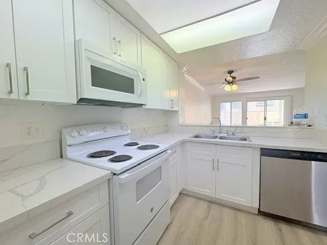 2 bed, 2.5 bath, 1072 sqft, $2,500 — Photo 4