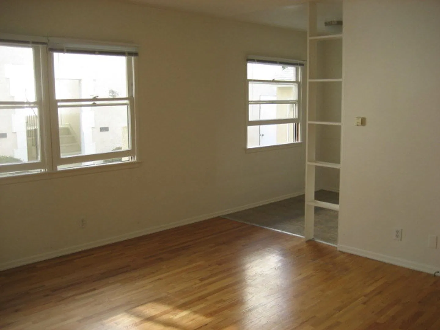 315-319 N. la Peer Dr — Photo 4