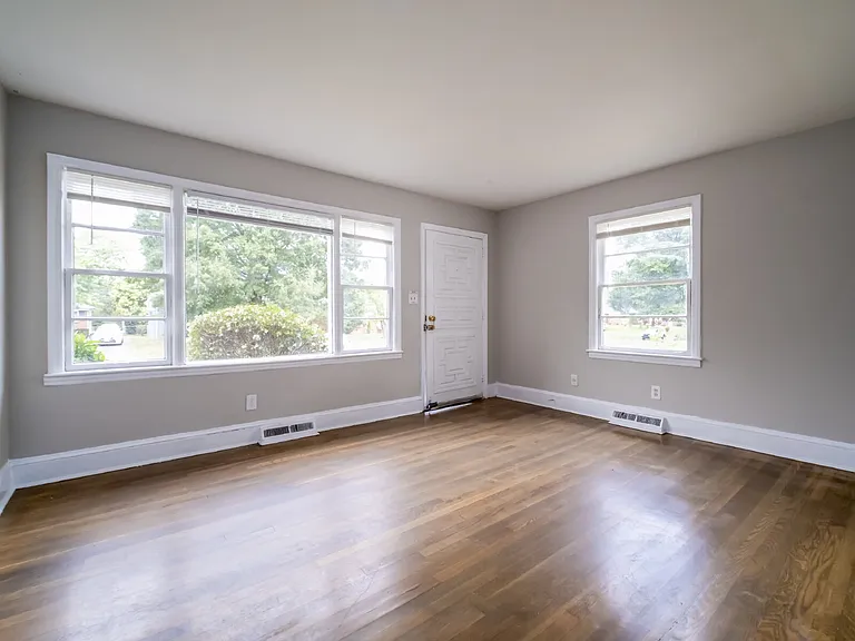 3453 Meredith Ave — Photo 3