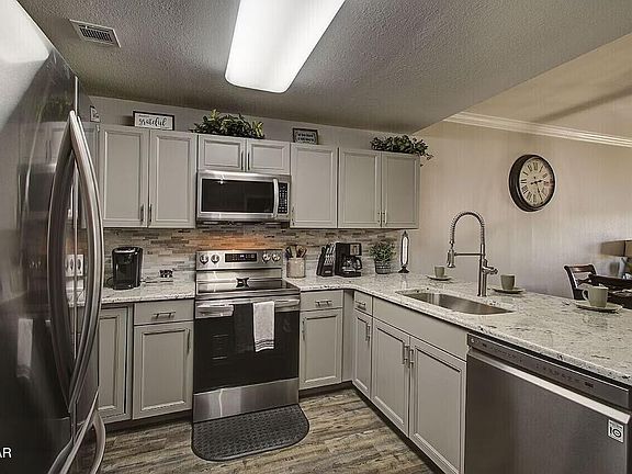 3rd image of 124 Plaza Dr #1102