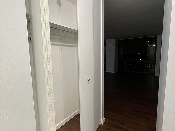 4th image of 4343 N Clarendon Ave APT 1103