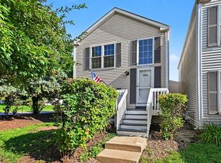 1033 Symphony Dr, Aurora, IL 60504