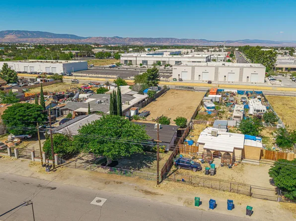 43253 6th St E, Lancaster, CA 93535